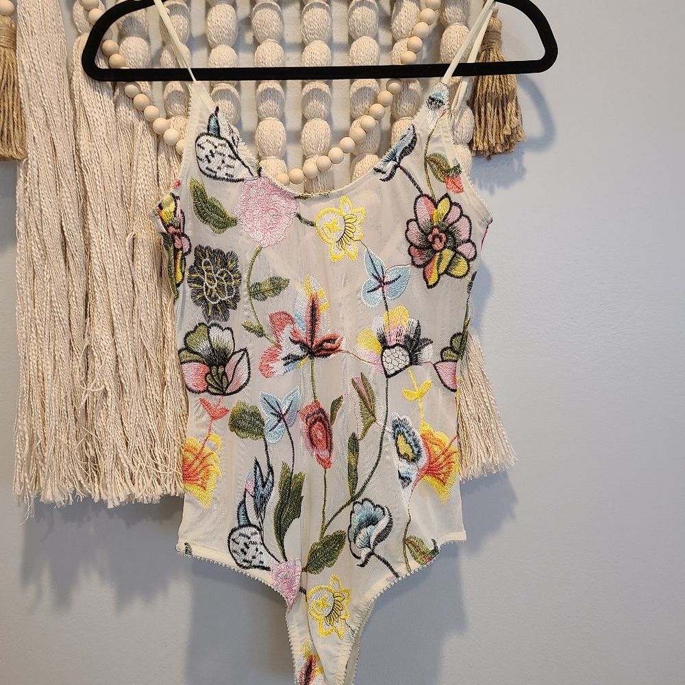 HONEYPUNCH medium embroidered body suit